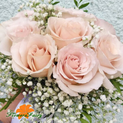 Букет невесты с розами и гипсофилой в Курске